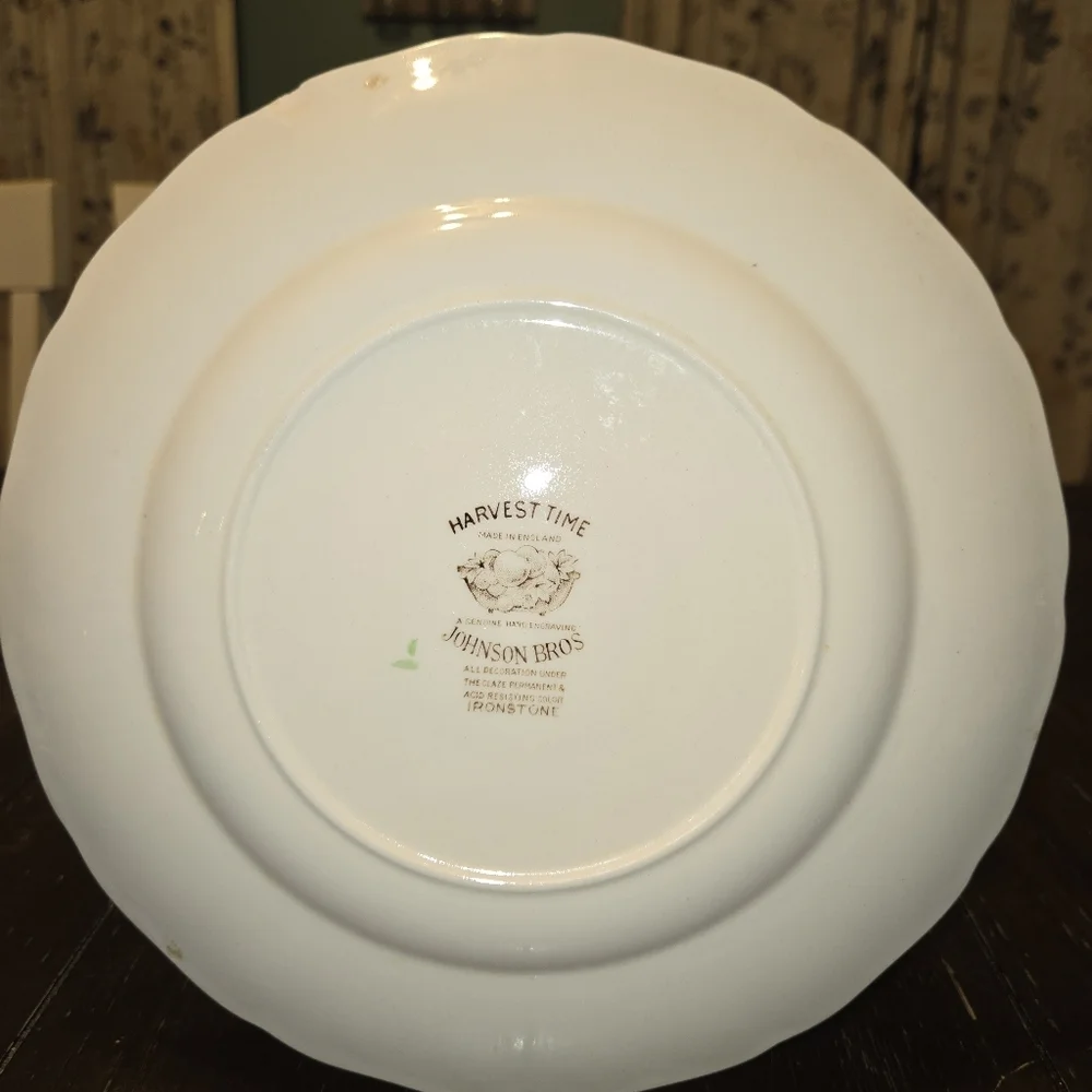 Vintage Johnson Brothers Harvest Time Dinner Plates (Chip On Back) - Picture 2 of 4